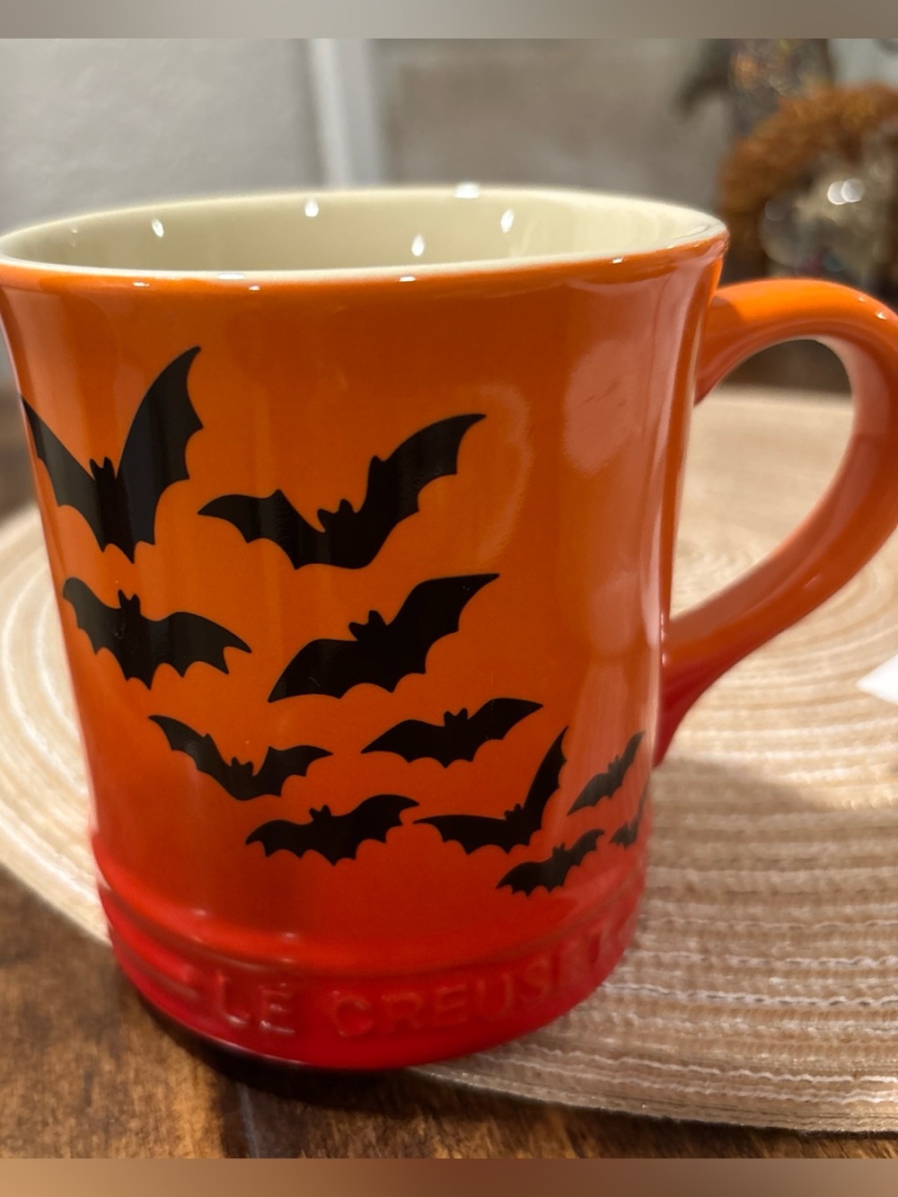 NWOTLe Creuset Halloween cup mug Black Bats 14 oz Volcanic Orange Flame (1 cup)
